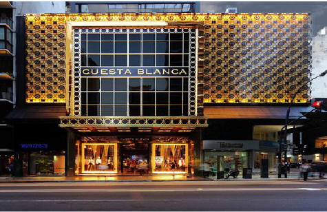 道真门头设计与商业空间的纽带。